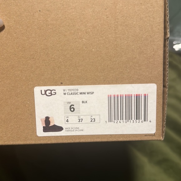 UGGs short - Picture 4 of 5